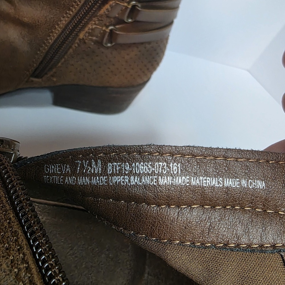 brown faux leather Baretraps Guenna ankle booties Size 7 1/2 M - Picture 3 of 7